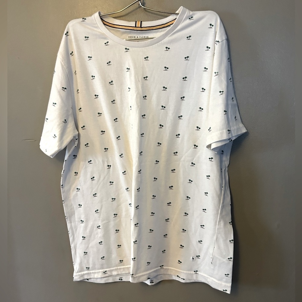 Denim & Flower shirt - white slim fit tee with small palm tree print